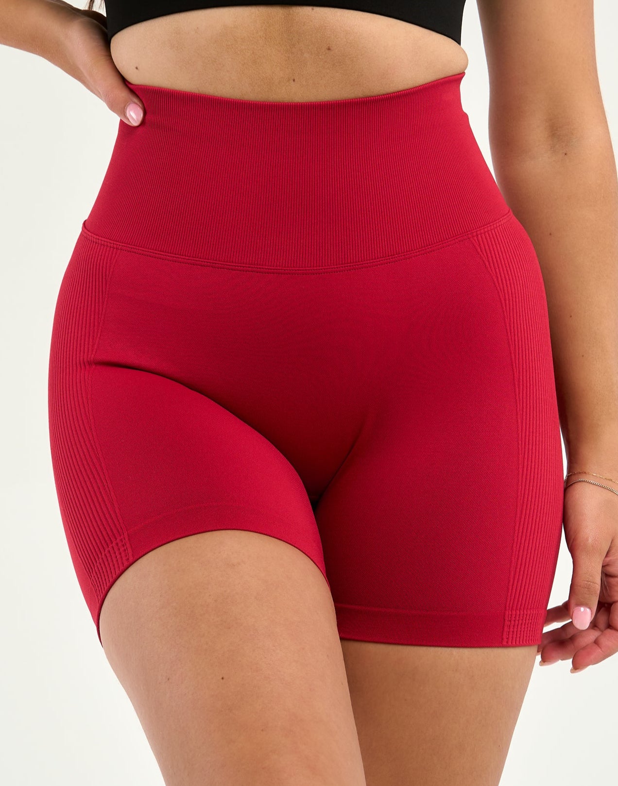 Arise Seamless Essential Shorts - Scarlet Red