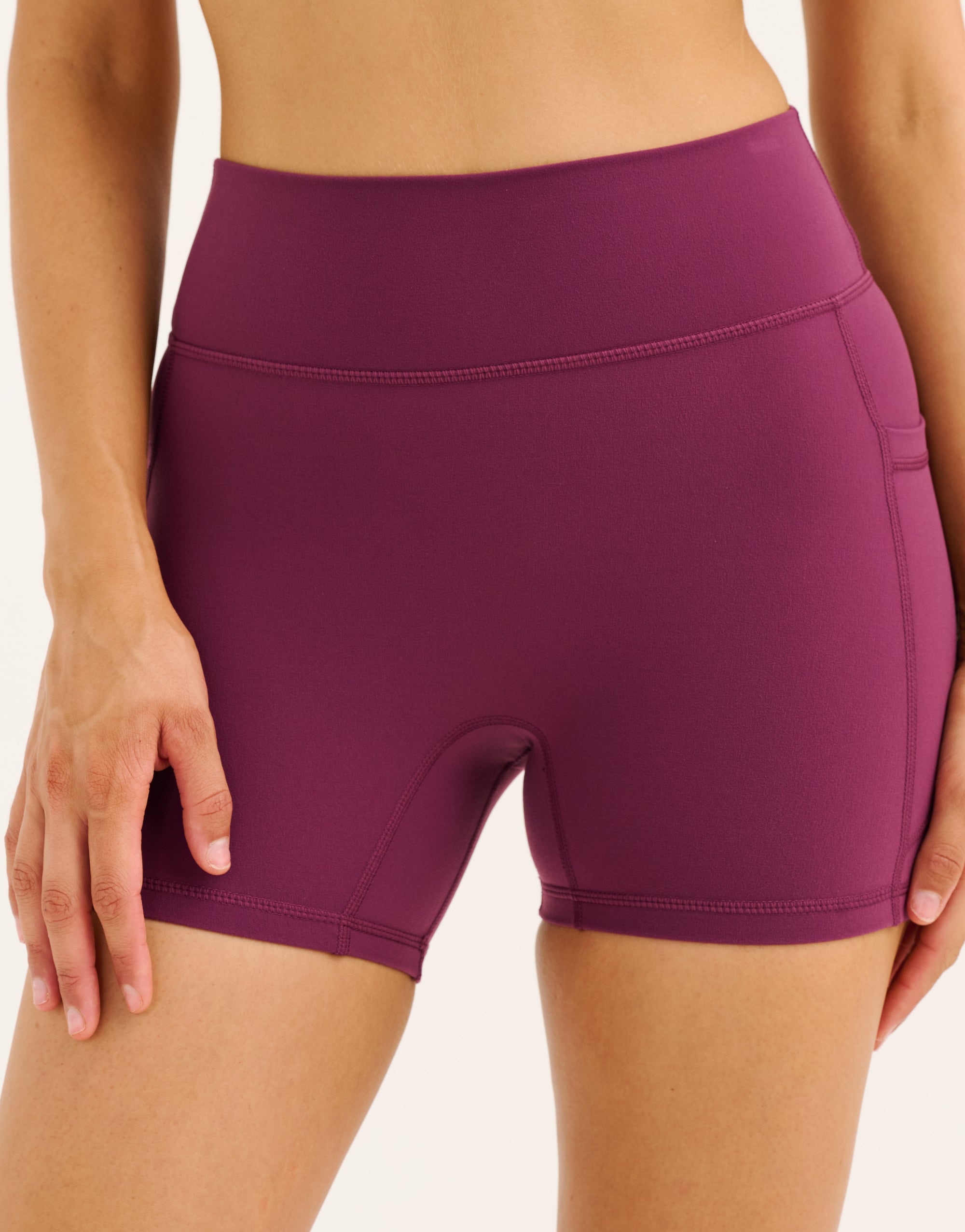 Ascend Pocket Shorts 4" - Blackberry