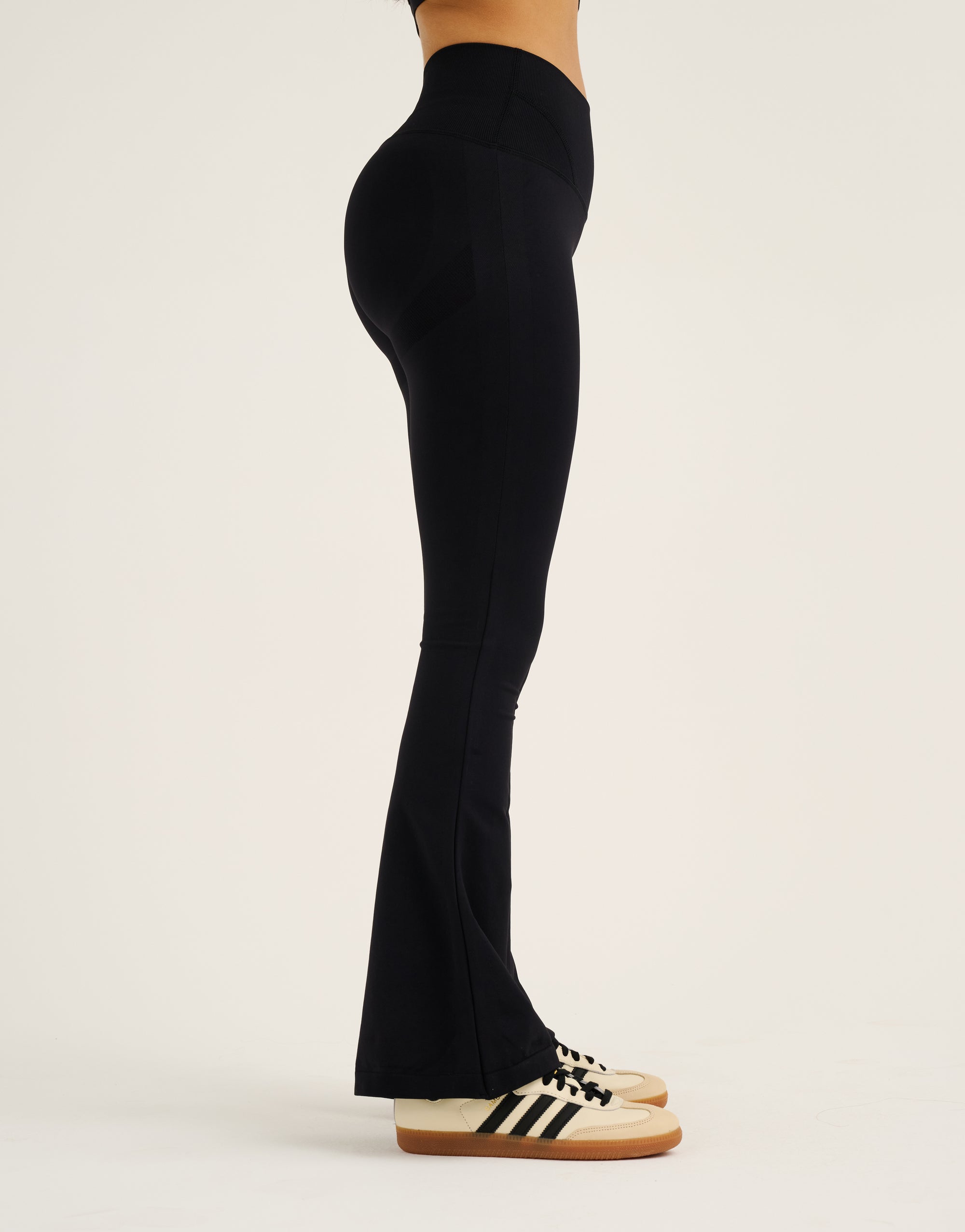 Pulse Invisible Scrunch Flare Leggings - Black