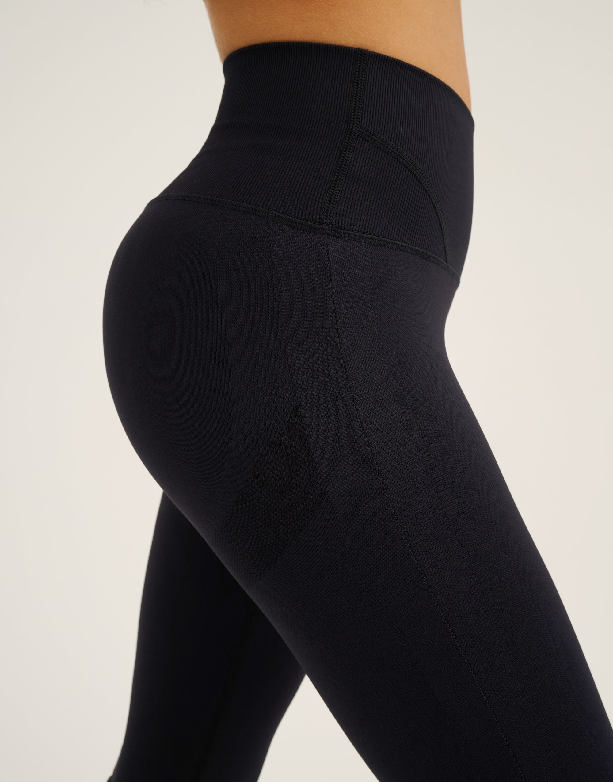Pulse Invisible Scrunch Flare Leggings - Black