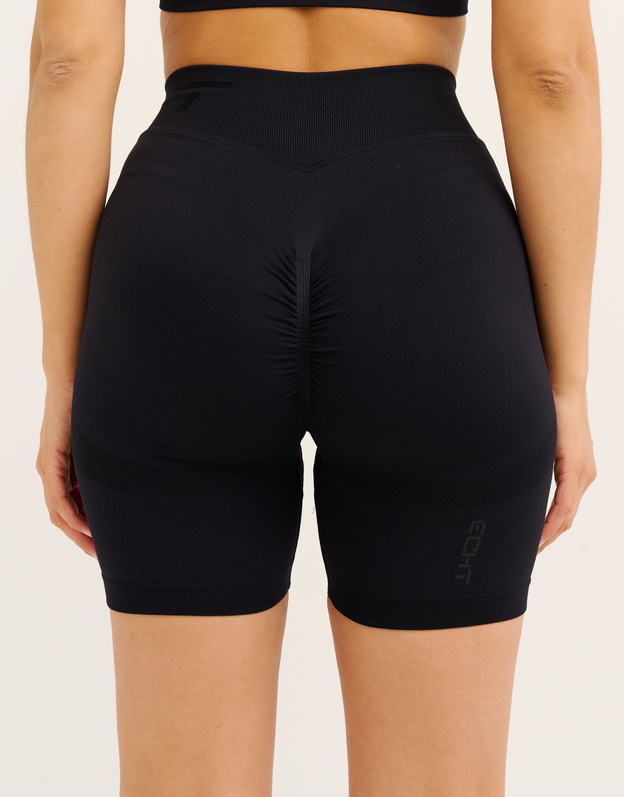 Arise Scrunch Mid-Waist Shorts - Stealth Black