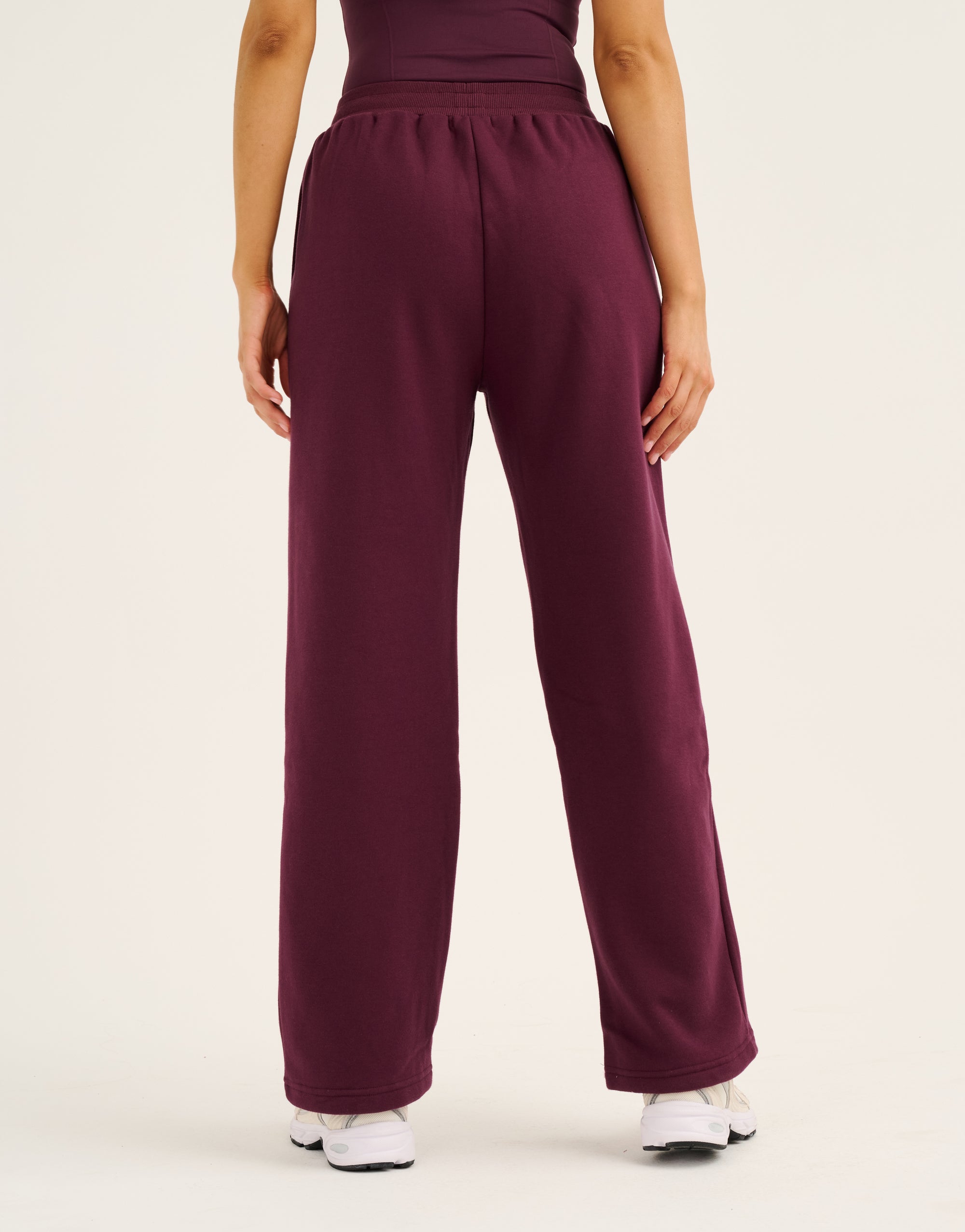 Elemental Straight Leg Sweatpants - Blackberry