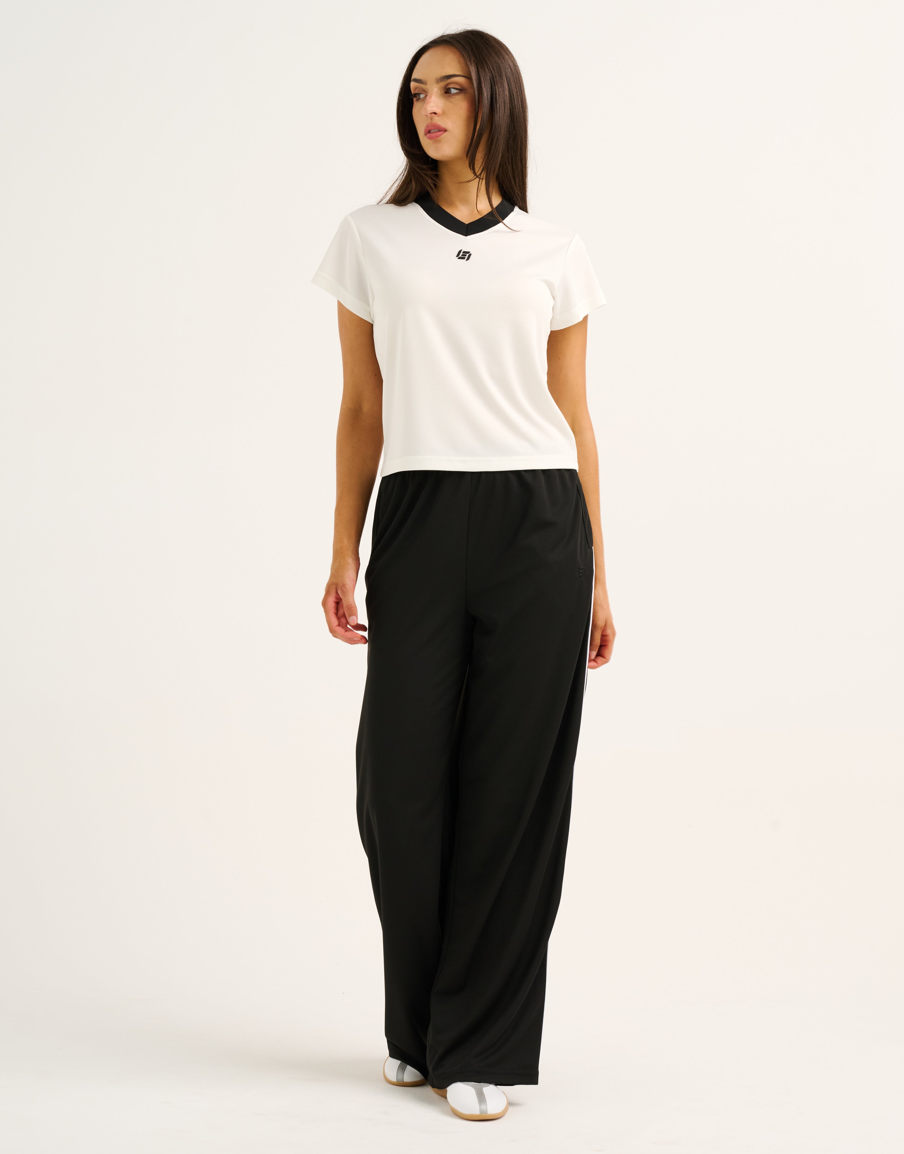 Club V Neck Crop Tee - White