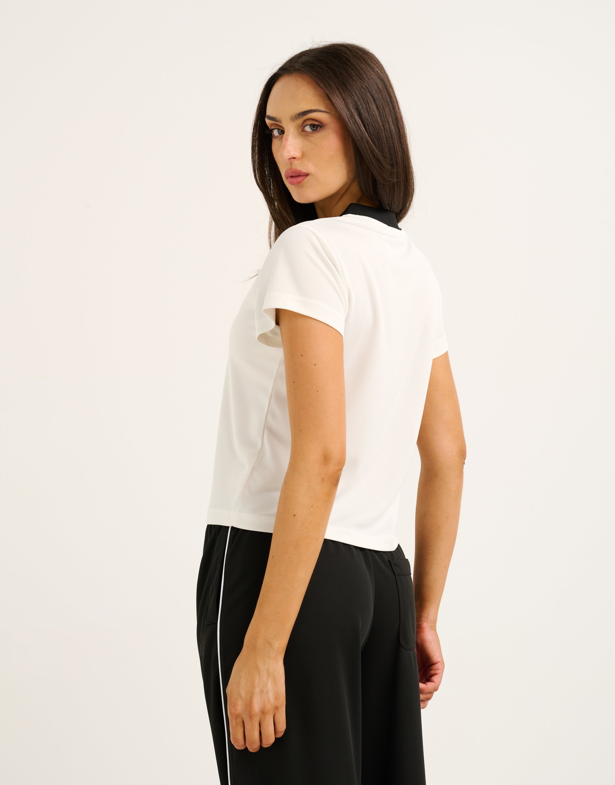 Club V Neck Crop Tee - White