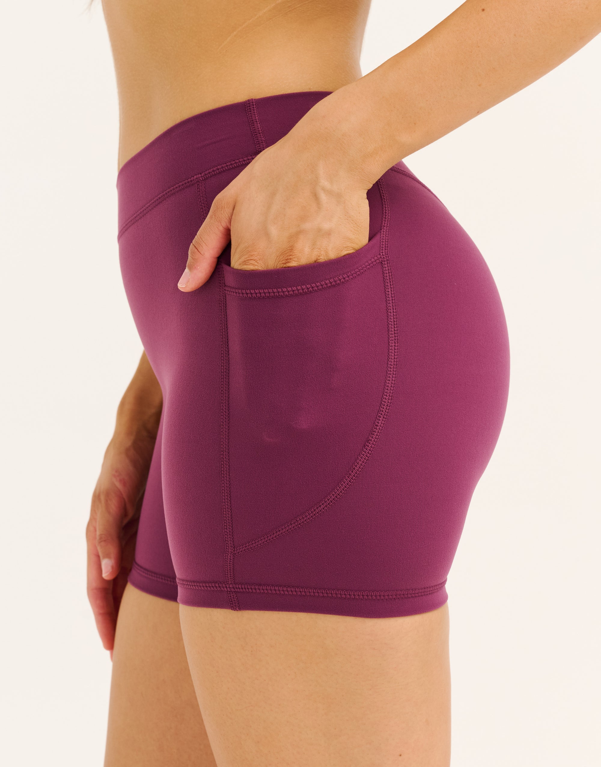 Ascend Pocket Mid-Waist Shorts 4" - Blackberry